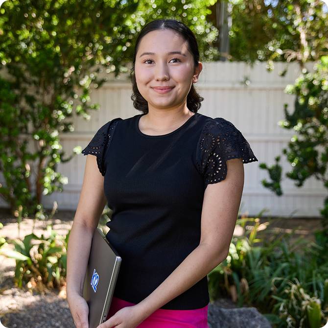 Estudiante con su portátil